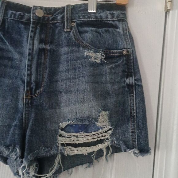 Blue Rival cut off rough hem distressed jean shorts  Sz 28 NWOT - Picture 2 of 9